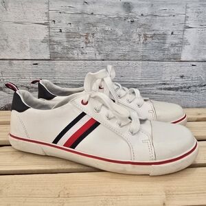 Tommy Hilfiger Faux Leather Low Top sneakers Youth Size 4